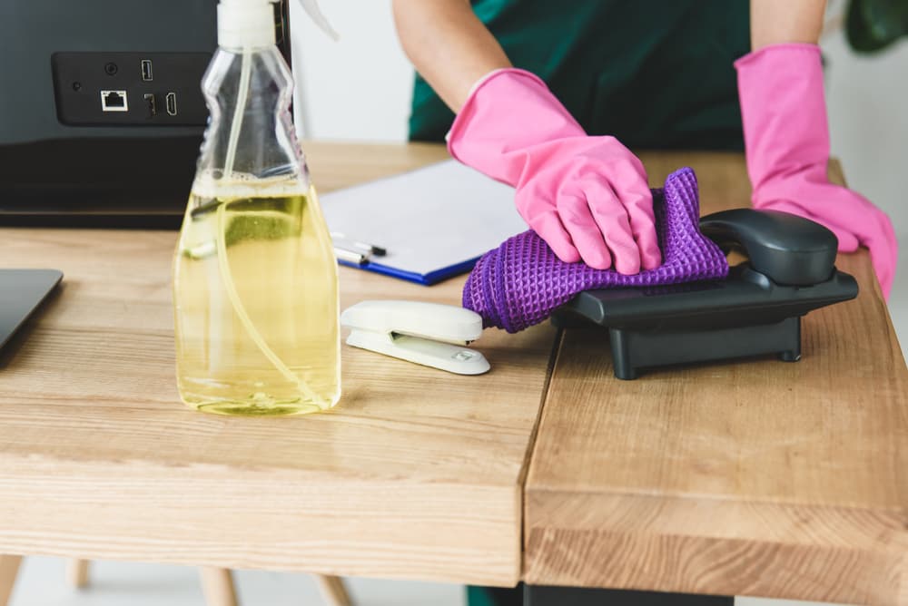 4 Side Effects of Commercial Cleaners